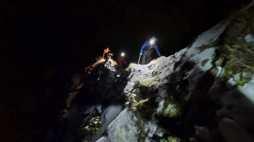 影/過年攀馬博橫斷墜谷！僅尋登山杖 女山友恐遭積雪掩埋