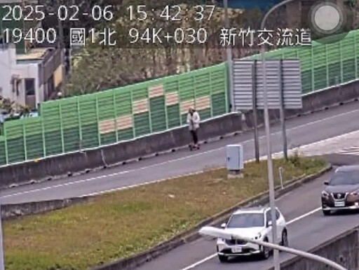 影/玩命！新竹電動滑板車闖國1 滑行路肩下交流道全都錄