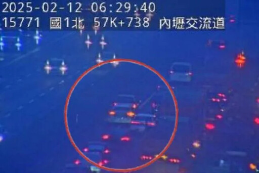 紫爆中！國1北向內壢交流道「6車追撞」傷亡不明