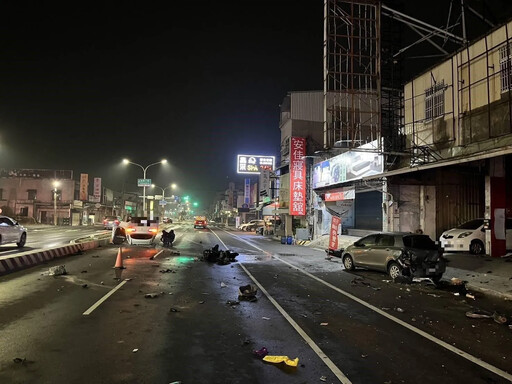 才公布酒駕累犯照！醉貓男半夜「撞民宅翻車」 機車起火燒