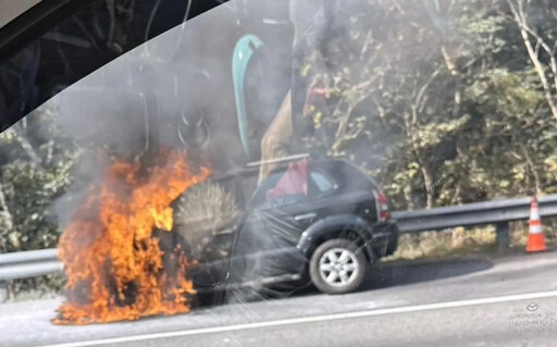 假日驚魂！國1南下林口段驚爆火燒車淪廢鐵 5人險逃生