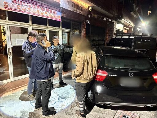 酒後一言不合就亮槍！高雄小港警逮2人 畫面直擊