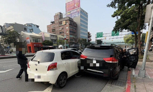 私人行程重慶北路駕車遭擦撞 王世堅臉書發文「謝謝關心」