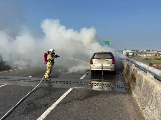 台82線火燒車！濃濃黑煙竄滿天際 整輛車慘燒成廢鐵