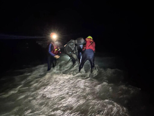 險遭惡水吞噬！新竹泰崗野溪暴漲 2女泡湯受困驚險獲救