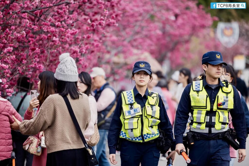 泰安櫻花祭正妹女警引網友暴動 小編神回覆被讚爆