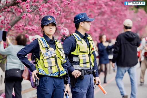 泰安櫻花祭正妹女警引網友暴動 小編神回覆被讚爆