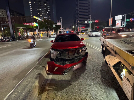 影/台中30歲男猛撞待轉車「三車遭殃」 事後竟說：我不記得了