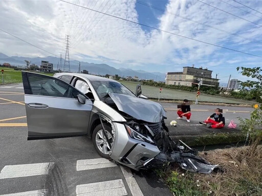 影/才8天！宜蘭又發生墜田車禍「白車停好」 LEXUS車頭全毀