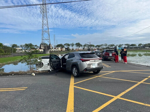 影/才8天！宜蘭又發生墜田車禍「白車停好」 LEXUS車頭全毀