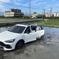 影/才8天！宜蘭又發生墜田車禍「白車停好」 LEXUS車頭全毀