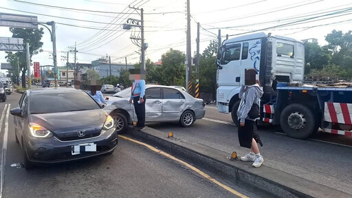 高雄大寮嚴重3車事故！「撞上分隔島」釀台88往林園交通癱瘓