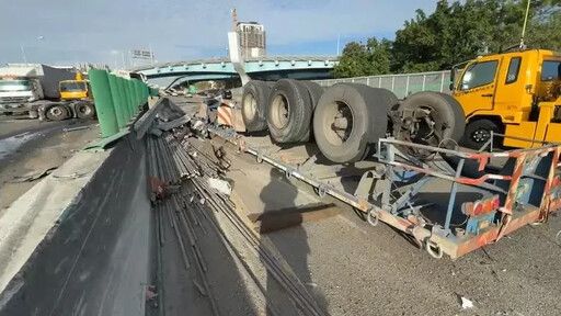 撞擊瞬間曝！國1聯結車撞分隔島激揚塵 車頭分離釀1死