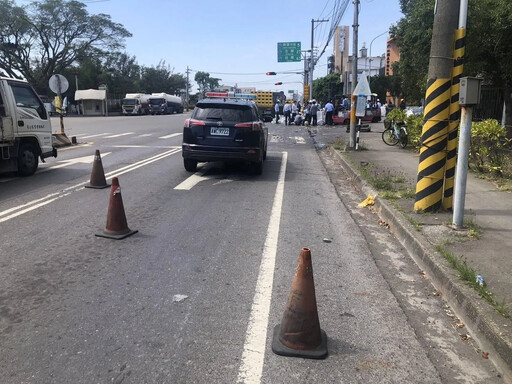 影/滿車台啤未綁緊！高雄中油旁驚現「藍色啤酒海」