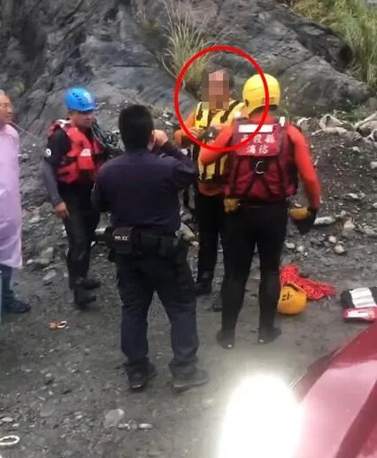 南投午後暴雨！男子受困九仙溪沙洲 警消到場救援