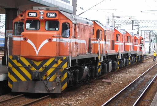 台鐵「貨物列車」出軌！雙溪=三貂嶺東正線「單線雙向行車」