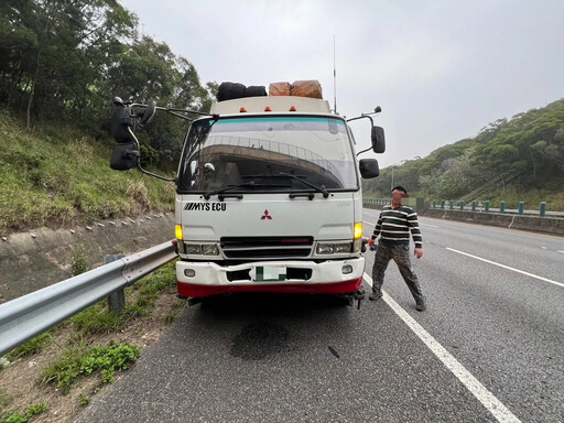 影/國3清水段嚴重車禍！「5大小車追撞」破碎現場曝