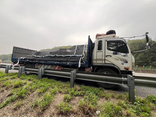 影/國3清水段嚴重車禍！「5大小車追撞」破碎現場曝