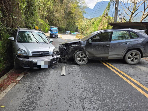 台中和平山區嚴重車禍！休旅車「被推去猛撞山壁」