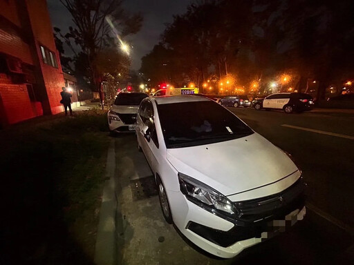 影/高雄3車撞一團！「沒煞車衝過去」肇事駕駛擦傷送醫