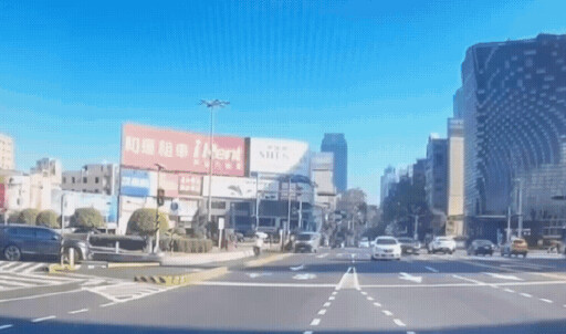 影/驚悚瞬間!高雄貨車失控衝徒步區 日女拋飛墜地命危