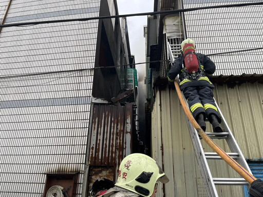 新北鶯歌工廠鍋爐起火 大量黑煙猛竄「全面燃燒」