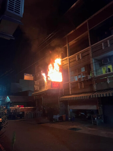 影/台南民宅暗夜火警！恐怖火舌竄出 屋主驚：聽見投擲聲