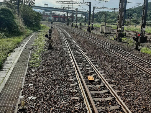 鋼軌突斷！台鐵嘉義＝南靖段多班列車延誤 19:10正常通車