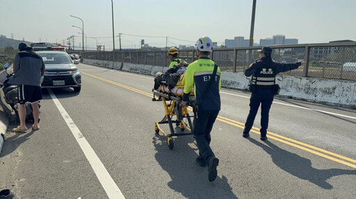 命懸一線！竹北男騎車墜3層樓高橋 吊掛畫面曝