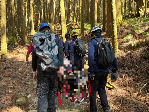 影/「特富野古道」女山友趴地亡 「大體搬下山」畫面曝