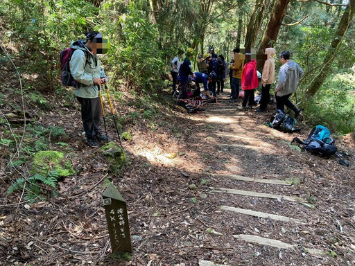 影/「特富野古道」女山友趴地亡 「大體搬下山」畫面曝