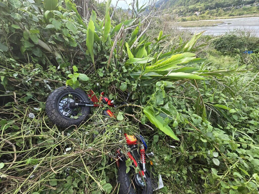 環島第1天成忌日！屏東重機男「撞護欄墜坡」手腳變形亡