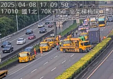 國1楊梅段4車追撞!工人裝ETC遭撞不治 貨櫃車駕駛重傷