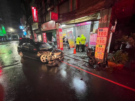 影/基隆路口大甩尾撞3車1人！原來又是「喪屍」毒駕