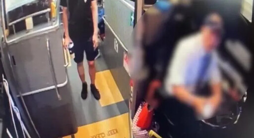 影/公車未停就走動！台南司機飆罵學生10分鐘 公運處說話了