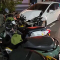 開到「度估」！ 高雄男駕小白保齡球式失控刷一整排機車