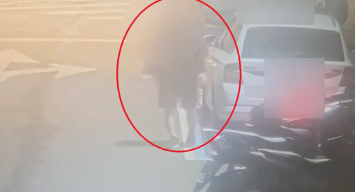影/北市4機車詭異狂燃!竟是騎士衝撞惹禍還落跑