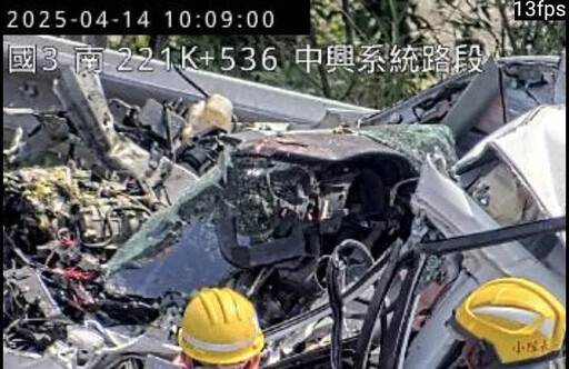 影/國3中興系統小車「沒入」砂石車尾 慘重畫面曝光