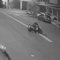 影/高雄69歲翁騎車突倒地「無生命跡象」 送醫搶救幸救回