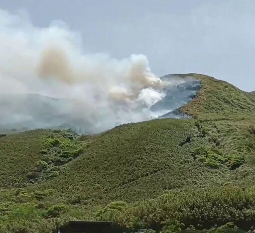 影/陽明山小油坑火燒山「火勢擴大」 陽管處:請儘速撤離