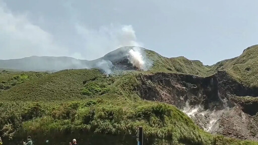 影/陽明山小油坑火燒山「火勢擴大」 陽管處:請儘速撤離