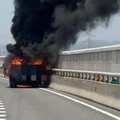 國3彰化快官段小貨車狂燃！「黑火龍竄天」驚悚畫面曝