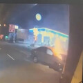 影/高雄重大事故！酒駕男拒檢狂飆1公里自撞「車陷火海」