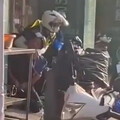 影/台中男「揮美工刀傷警」落跑 警4小時追回...搜出吸食器