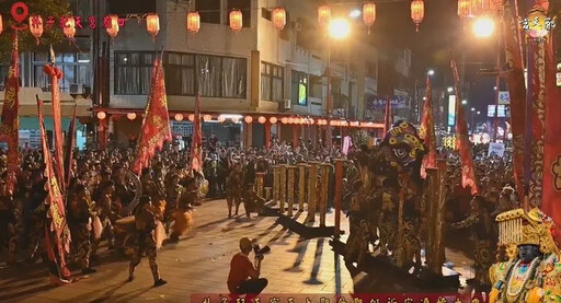 舞獅表演驚魂!2陣頭人員踩空撞柱送醫 驚悚畫面曝