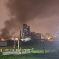 竹北工廠爆炸大火！烤漆廠狂燃黑煙狂竄 2移工燒傷