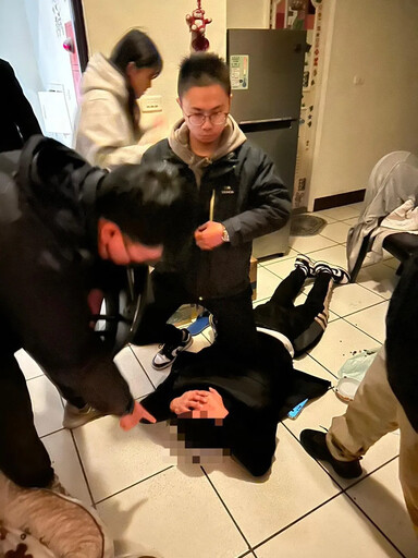 影/500萬現金放家中不翼而飛 「內賊」竟是熟人還擁槍自重