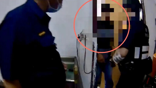 影/新北行車糾紛大叔亮槍小情侶嚇傻 1hr後警上門逮人