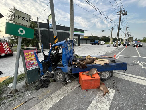 凌晨打獵返程!花蓮台9線自撞紅綠燈「車斗拋飛」 2死2傷