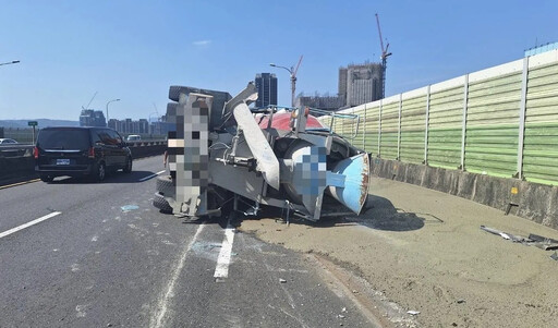 影/台65線水泥預拌車撞護欄翻覆 駕駛昏迷緊急送醫